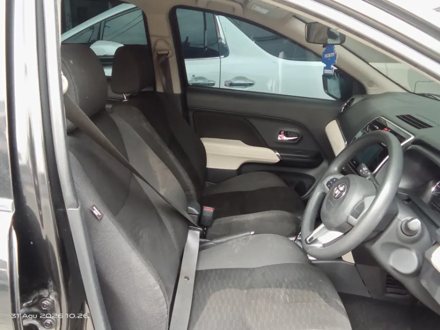 Foto Mobil Bekas Kabin Depan Toyota Rush 1.5 G tahun 2021