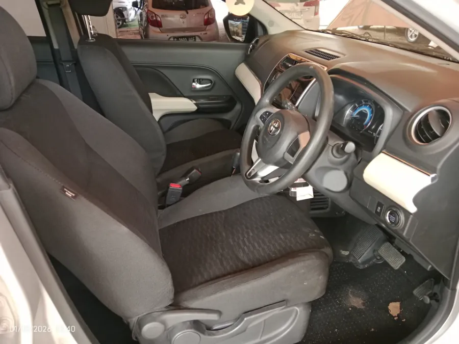 Foto Mobil Bekas Kabin Depan Toyota Rush 1.5 G tahun 2021