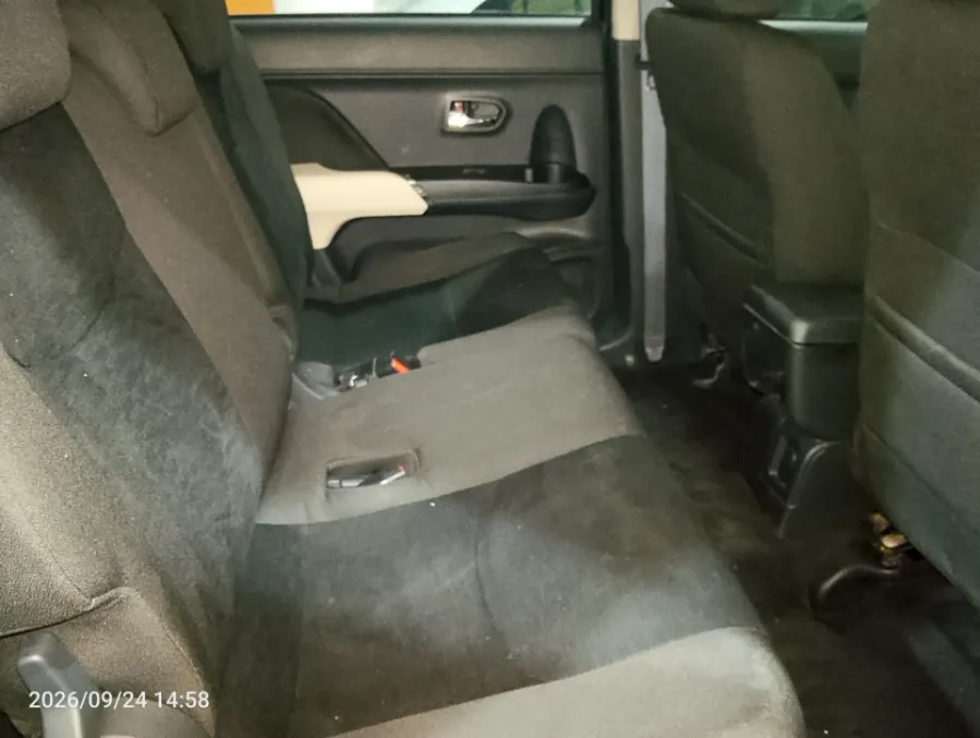 Foto Mobil Bekas Kabin Belakang Toyota Rush 1.5 G tahun 2022
