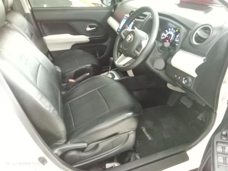 Foto Mobil Bekas Kabin Depan Toyota Rush 1.5 G tahun 2022
