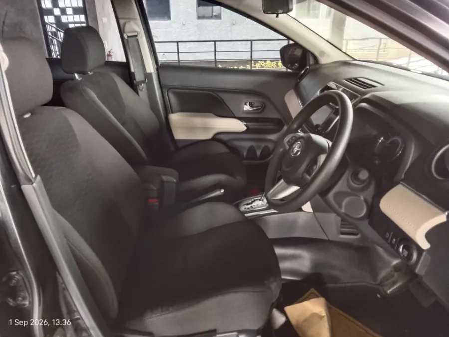 Foto Mobil Bekas Kabin Depan Toyota Rush 1.5 G tahun 2022