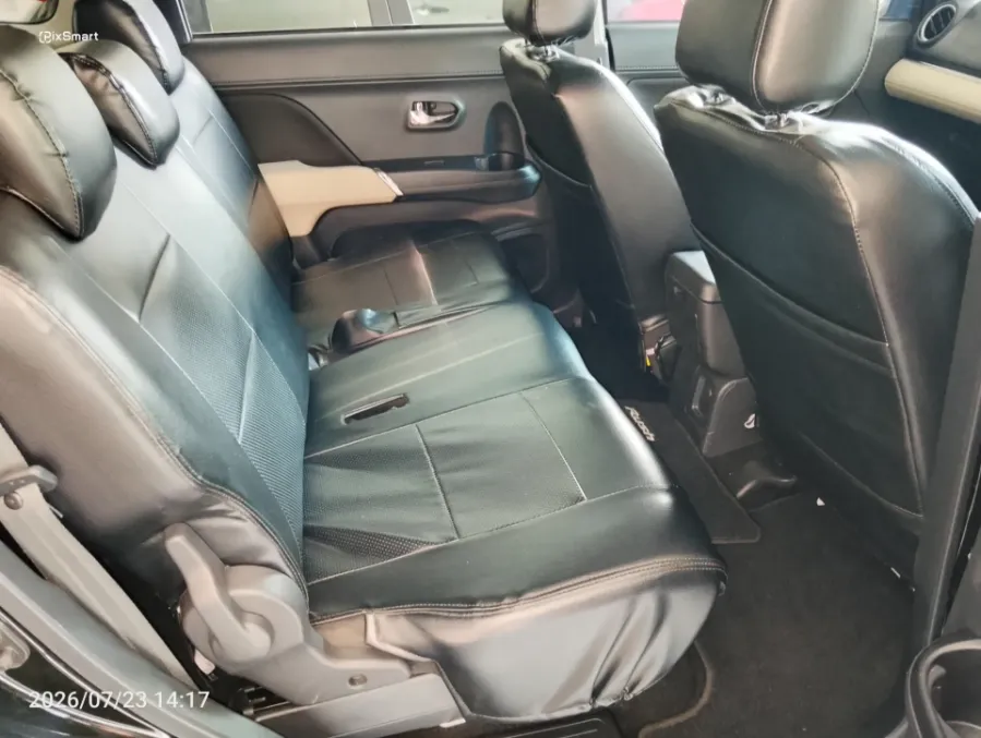 Foto Mobil Bekas Kabin Belakang Toyota Rush 1.5 G tahun 2023