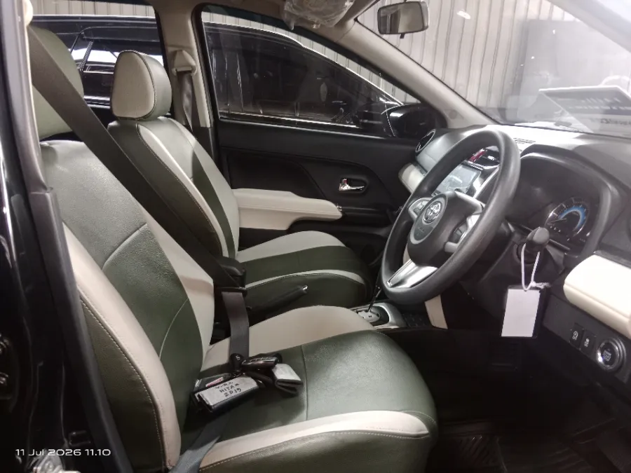 Foto Mobil Bekas Kabin Depan Toyota Rush 1.5 G tahun 2023