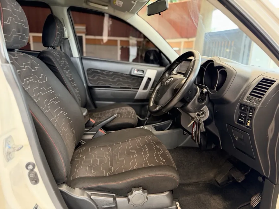 Foto Mobil Bekas Kabin Depan Toyota Rush 1.5 S tahun 2016