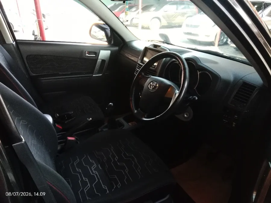 Foto Mobil Bekas Kabin Depan Toyota Rush 1.5 S tahun 2016
