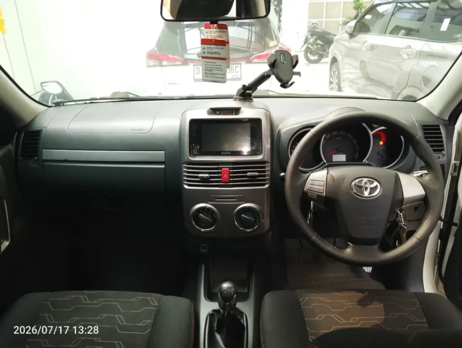 Foto Mobil Bekas Dashboard Toyota Rush 1.5 S tahun 2017