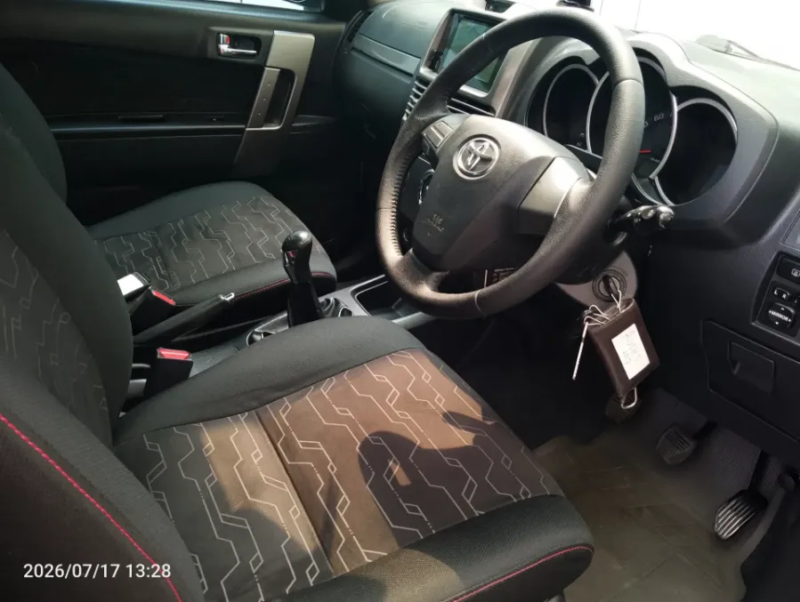 Foto Mobil Bekas Kabin Depan Toyota Rush 1.5 S tahun 2017