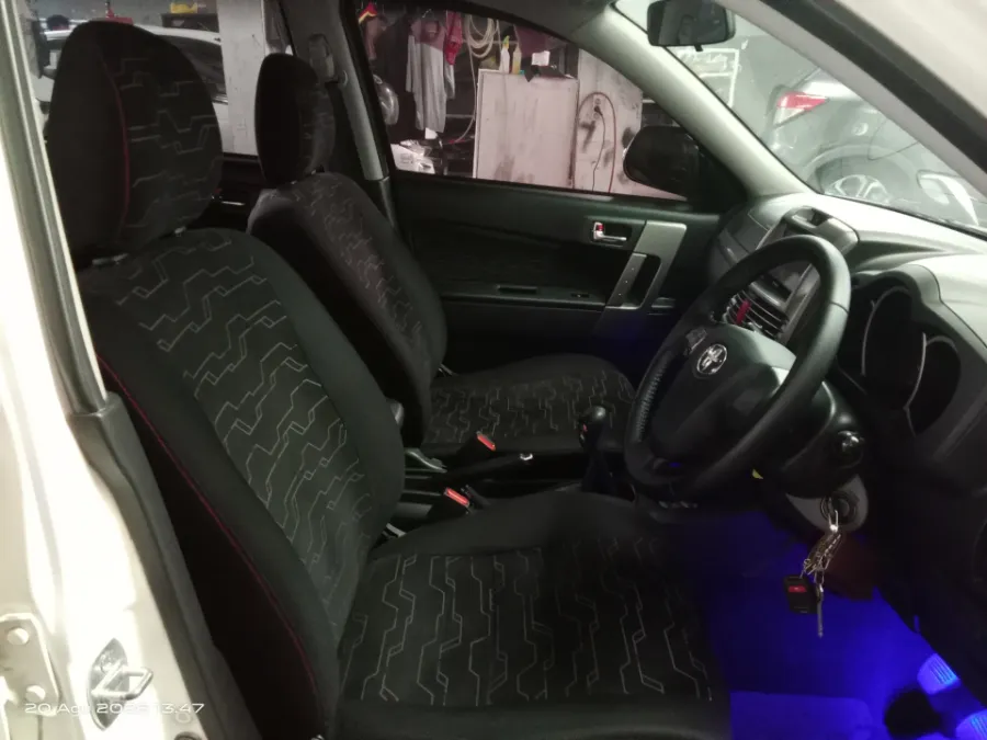 Foto Mobil Bekas Kabin Depan Toyota Rush 1.5 S tahun 2017