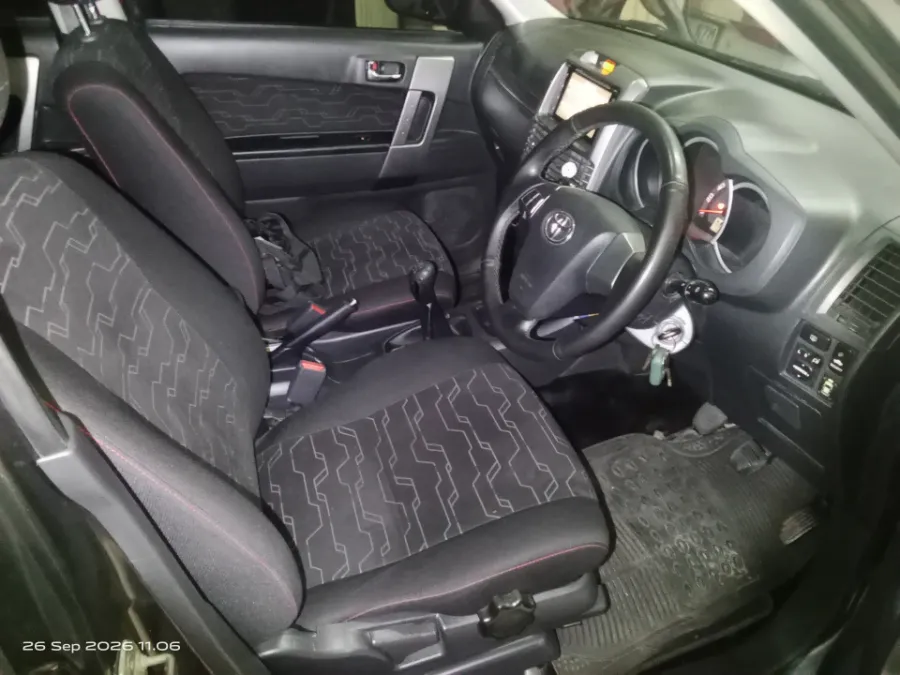 Foto Mobil Bekas Kabin Depan Toyota Rush 1.5 S tahun 2017