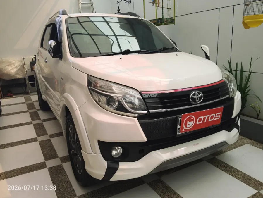 Foto Mobil Bekas Kanan Depan Toyota Rush 1.5 S tahun 2017