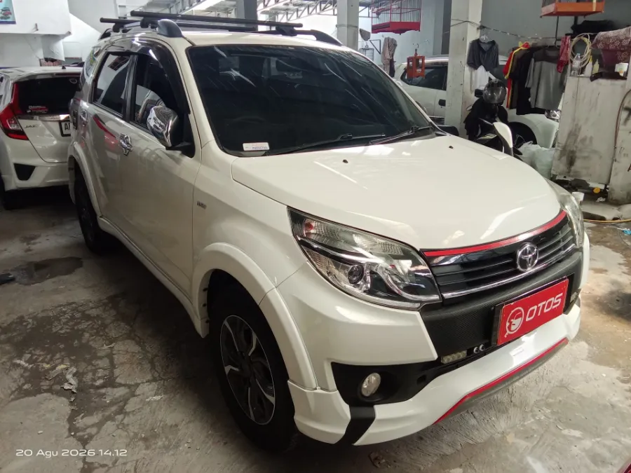 Foto Mobil Bekas Kanan Depan Toyota Rush 1.5 S tahun 2017