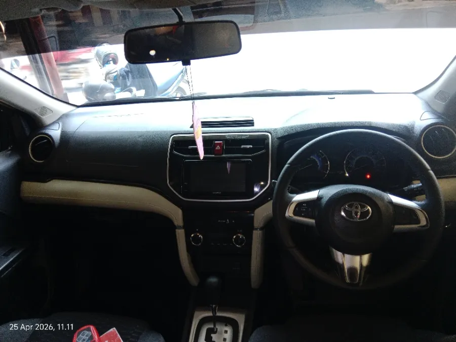 Foto Mobil Bekas Dashboard Toyota Rush 1.5 S tahun 2018