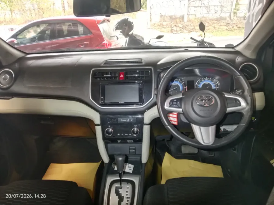 Foto Mobil Bekas Dashboard Toyota Rush 1.5 S tahun 2018