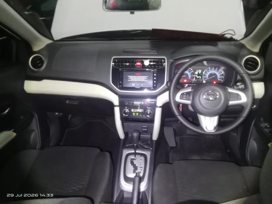 Foto Mobil Bekas Dashboard Toyota Rush 1.5 S tahun 2018
