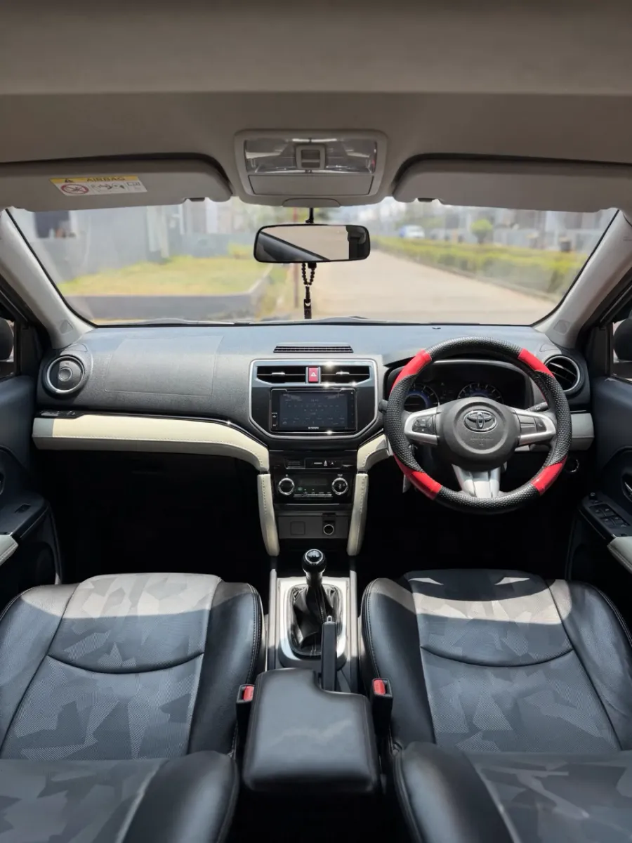 Foto Mobil Bekas Dashboard Toyota Rush 1.5 S tahun 2018