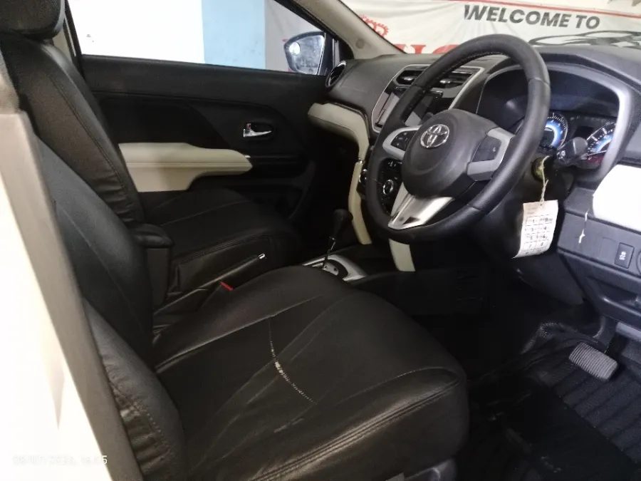 Foto Mobil Bekas Kabin Depan Toyota Rush 1.5 S tahun 2018