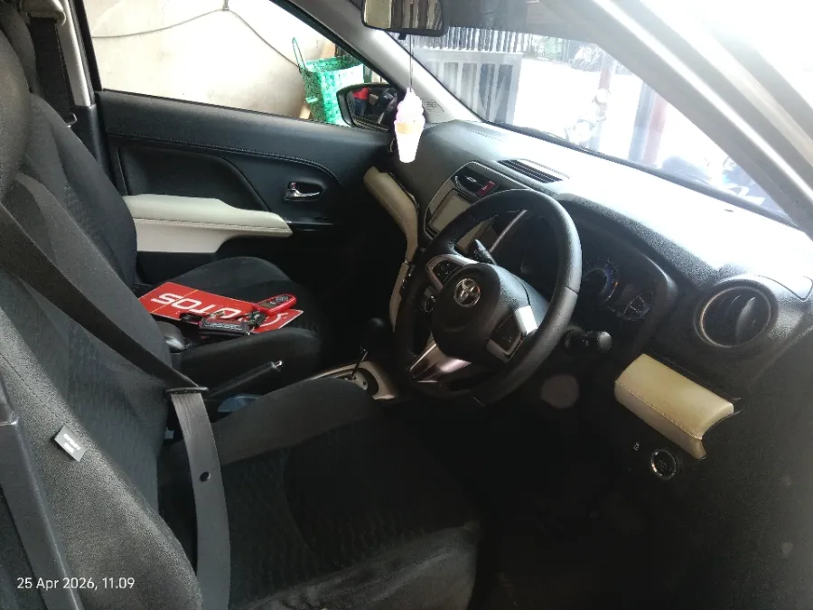Foto Mobil Bekas Kabin Depan Toyota Rush 1.5 S tahun 2018
