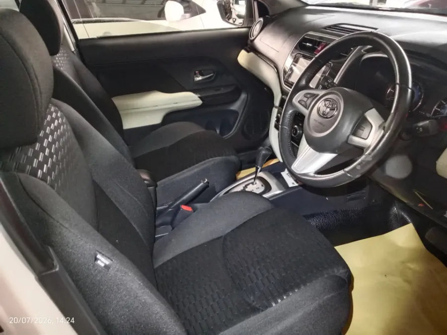 Foto Mobil Bekas Kabin Depan Toyota Rush 1.5 S tahun 2018