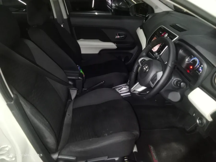 Foto Mobil Bekas Kabin Depan Toyota Rush 1.5 S tahun 2018