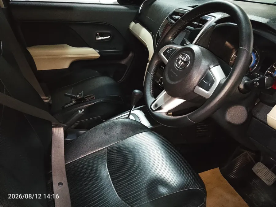Foto Mobil Bekas Kabin Depan Toyota Rush 1.5 S tahun 2018