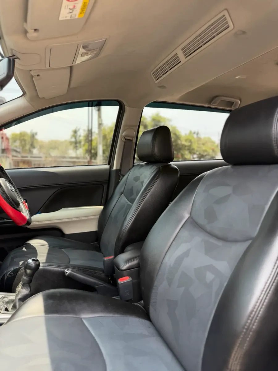 Foto Mobil Bekas Kabin Depan Toyota Rush 1.5 S tahun 2018