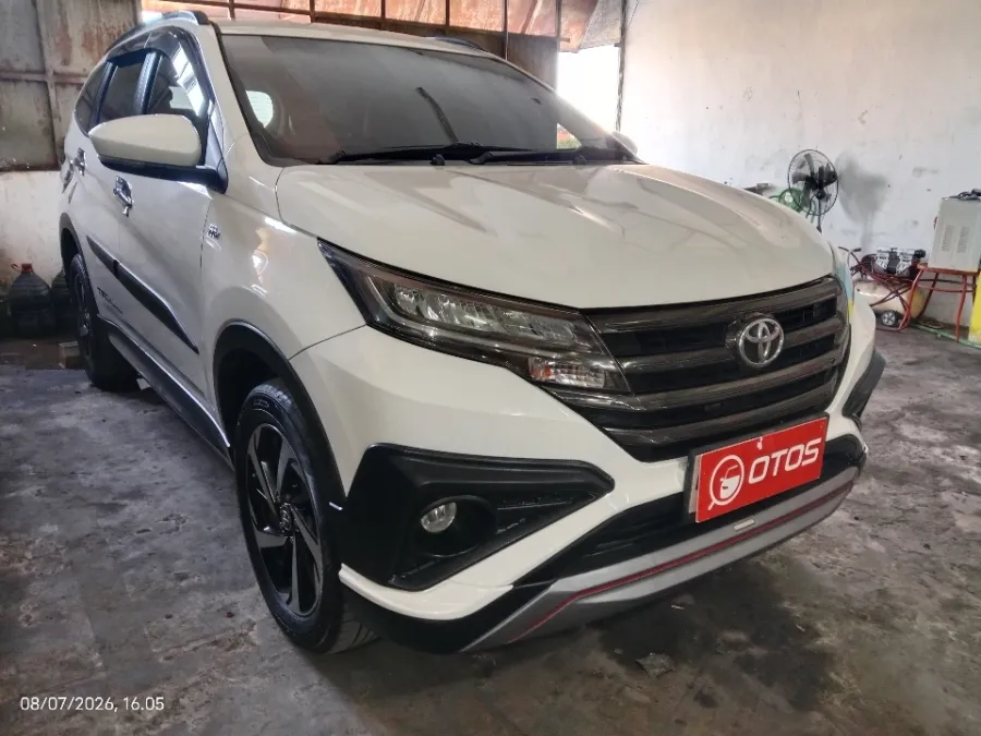 Foto Mobil Bekas Kanan Depan Toyota Rush 1.5 S tahun 2018