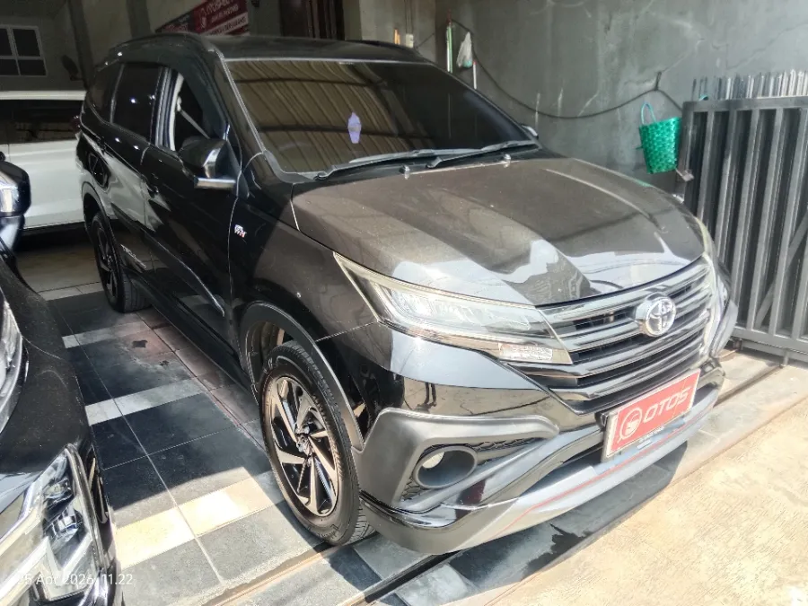 Foto Mobil Bekas Kanan Depan Toyota Rush 1.5 S tahun 2018