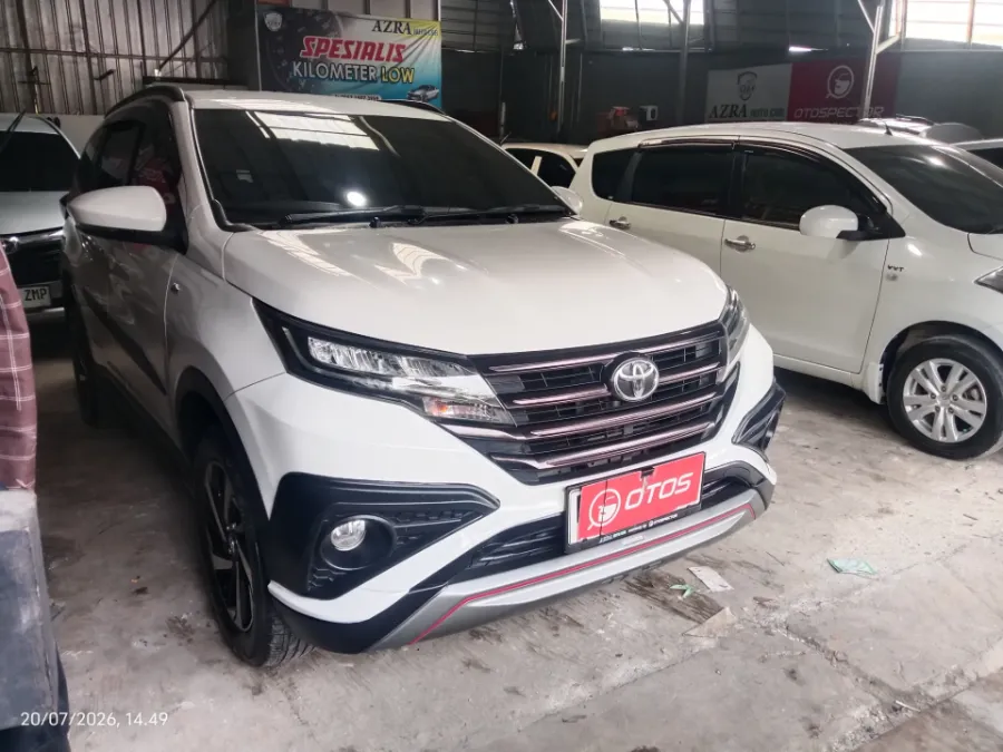 Foto Mobil Bekas Kanan Depan Toyota Rush 1.5 S tahun 2018