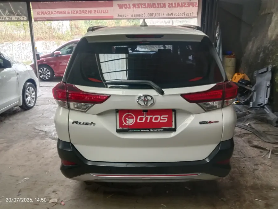 Foto Mobil Bekas Tampak Belakang Toyota Rush 1.5 S tahun 2018