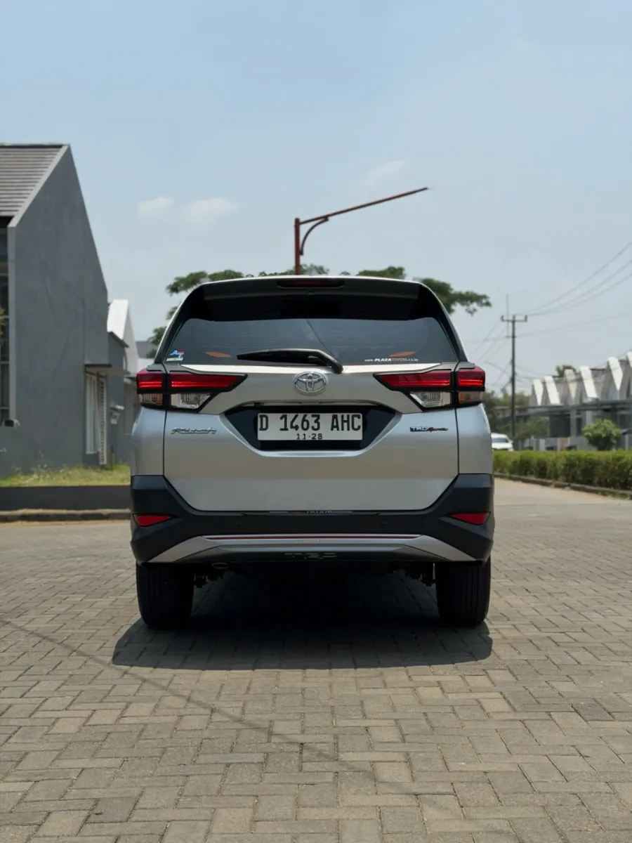Foto Mobil Bekas Tampak Belakang Toyota Rush 1.5 S tahun 2018