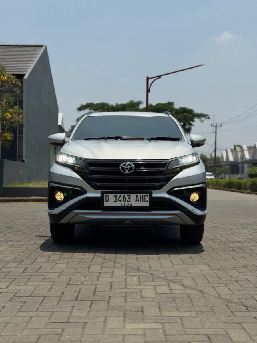 Foto Mobil Bekas Tampak Depan Toyota Rush 1.5 S tahun 2018