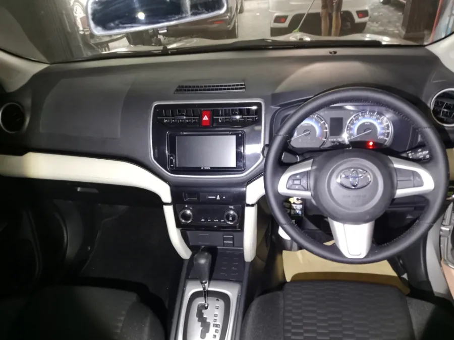 Foto Mobil Bekas Dashboard Toyota Rush 1.5 S tahun 2019