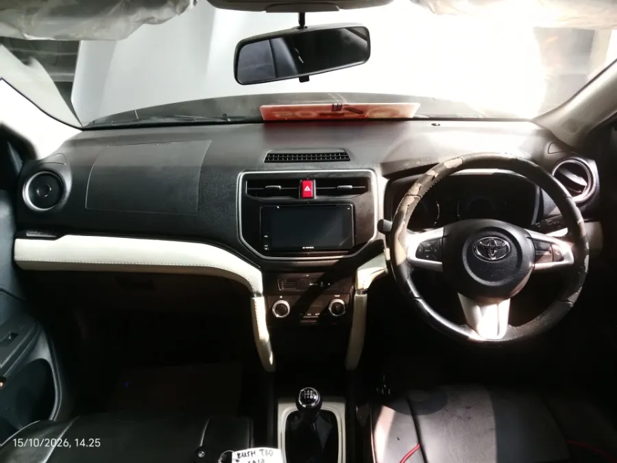 Foto Mobil Bekas Dashboard Toyota Rush 1.5 S tahun 2019