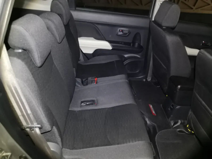 Foto Mobil Bekas Kabin Belakang Toyota Rush 1.5 S tahun 2019