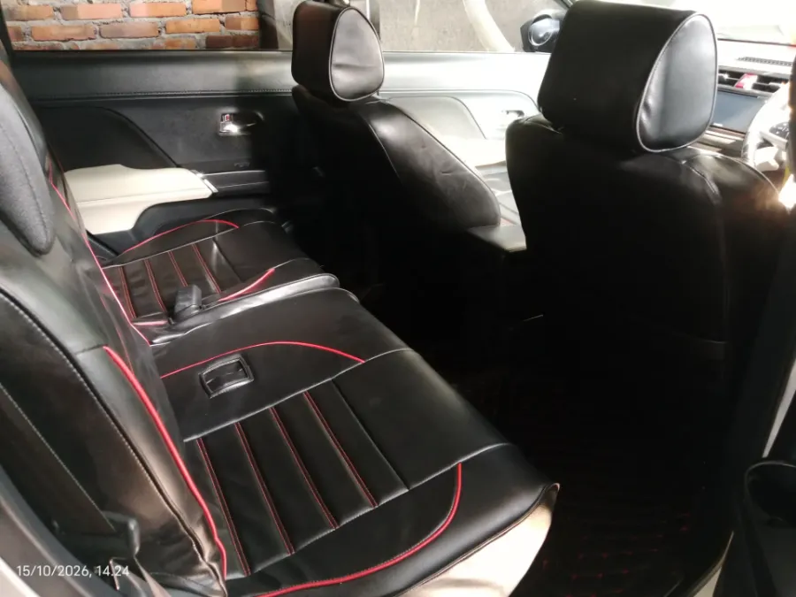 Foto Mobil Bekas Kabin Belakang Toyota Rush 1.5 S tahun 2019
