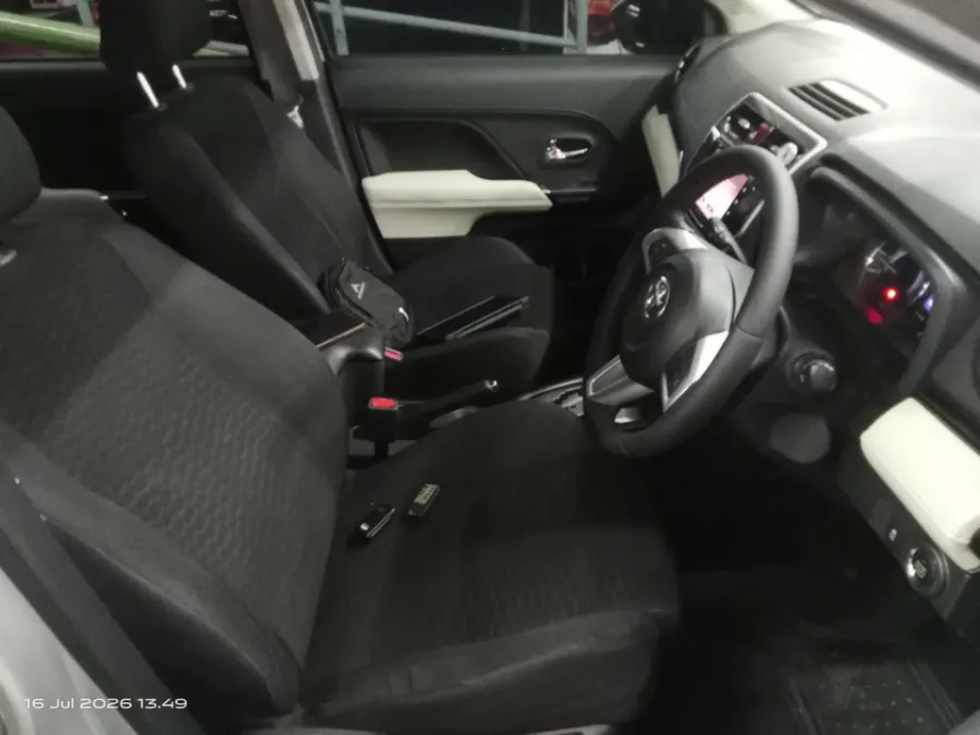 Foto Mobil Bekas Kabin Depan Toyota Rush 1.5 S tahun 2019