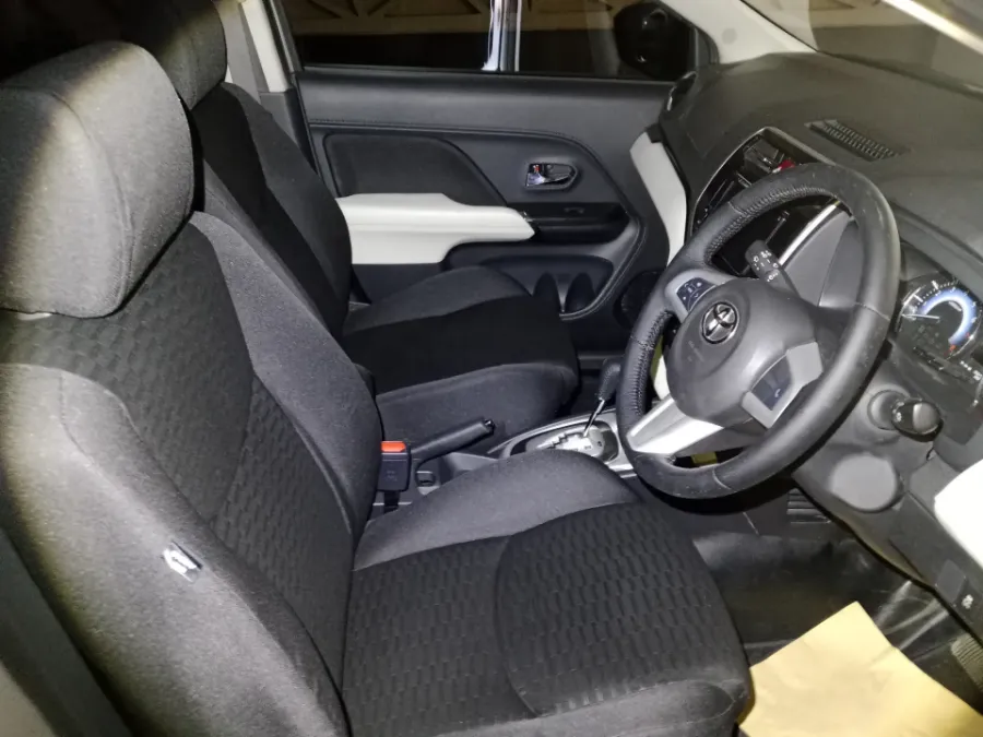 Foto Mobil Bekas Kabin Depan Toyota Rush 1.5 S tahun 2019