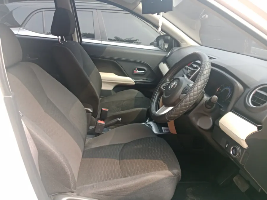 Foto Mobil Bekas Kabin Depan Toyota Rush 1.5 S tahun 2019