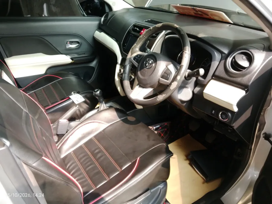 Foto Mobil Bekas Kabin Depan Toyota Rush 1.5 S tahun 2019