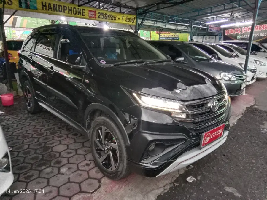 Foto Mobil Bekas Kanan Depan Toyota Rush 1.5 S tahun 2019
