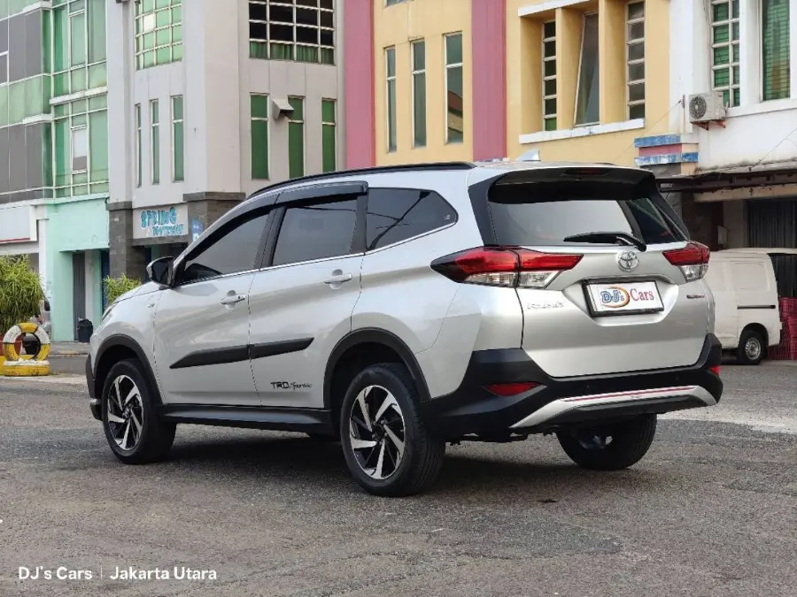 Foto Mobil Bekas Kiri Belakang Toyota Rush 1.5 S tahun 2019