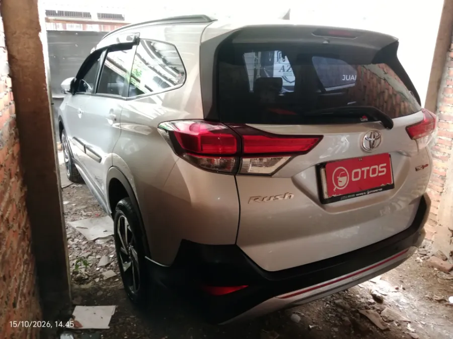 Foto Mobil Bekas Kiri Belakang Toyota Rush 1.5 S tahun 2019