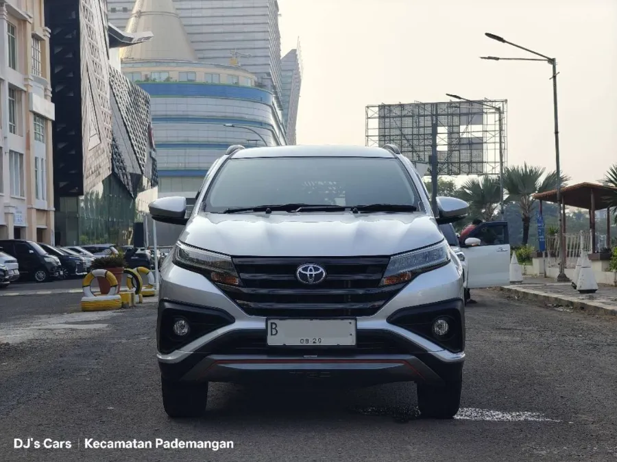 Foto Mobil Bekas Tampak Belakang Toyota Rush 1.5 S tahun 2019