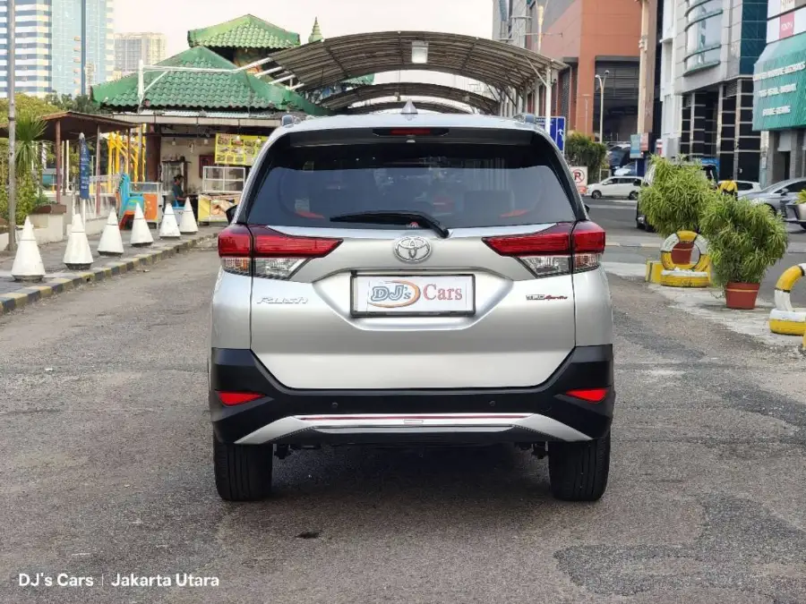 Foto Mobil Bekas Tampak Belakang Toyota Rush 1.5 S tahun 2019