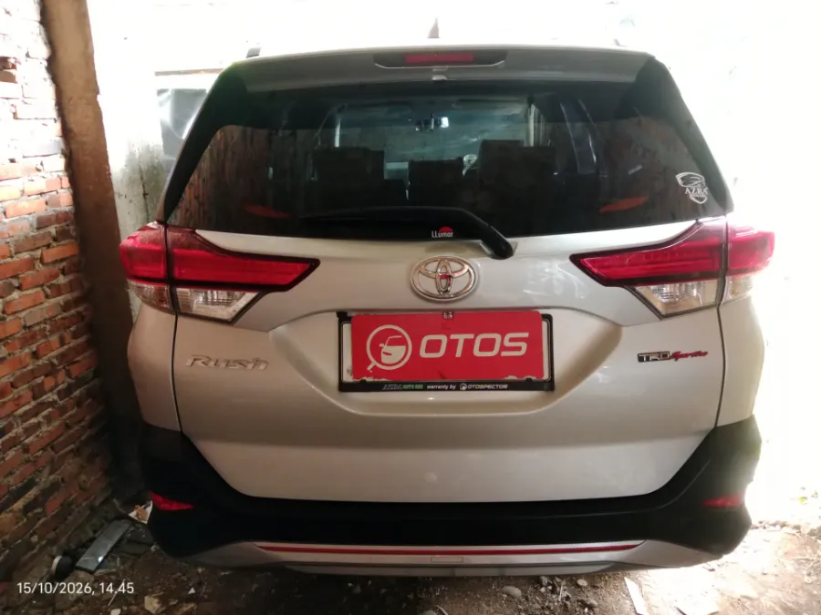Foto Mobil Bekas Tampak Belakang Toyota Rush 1.5 S tahun 2019