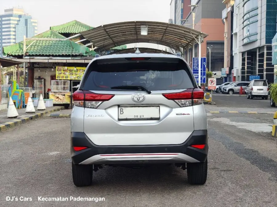 Foto Mobil Bekas Tampak Depan Toyota Rush 1.5 S tahun 2019