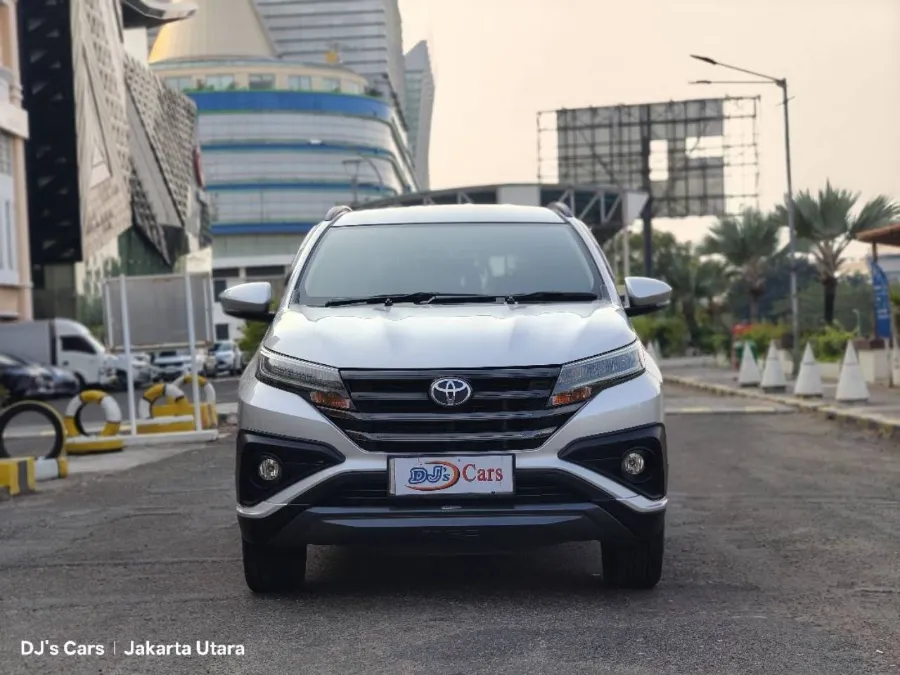Foto Mobil Bekas Tampak Depan Toyota Rush 1.5 S tahun 2019