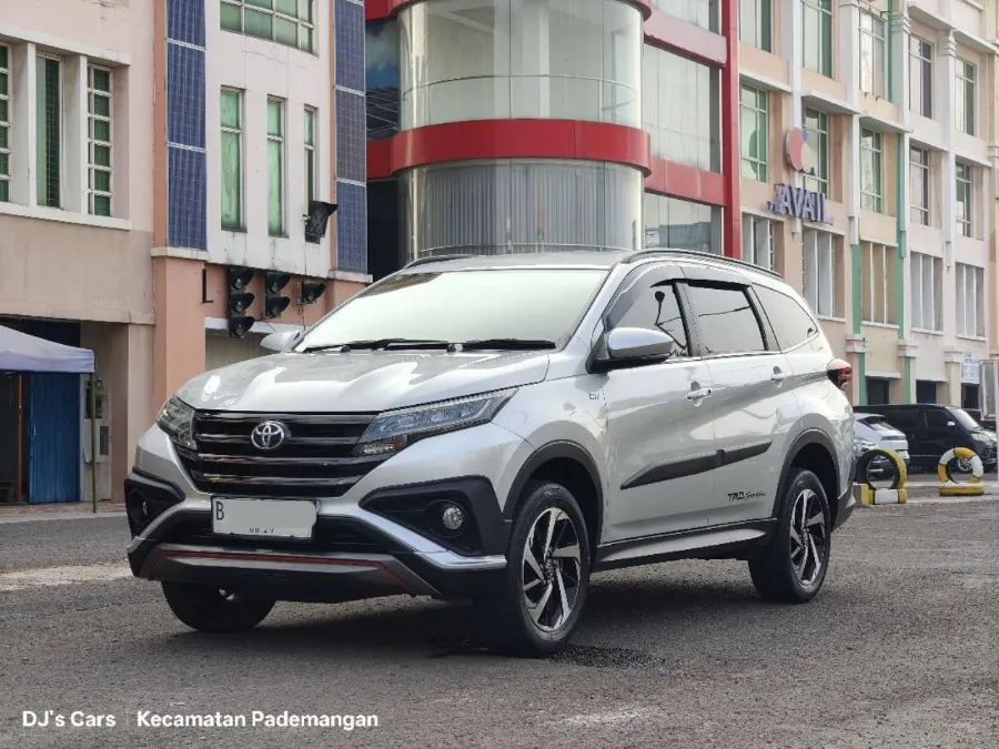 Foto Mobil Bekas Tampak Samping Toyota Rush 1.5 S tahun 2019