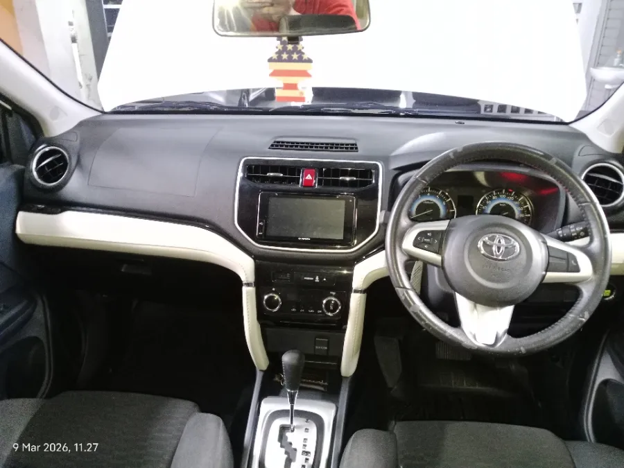 Foto Mobil Bekas Dashboard Toyota Rush 1.5 S tahun 2020