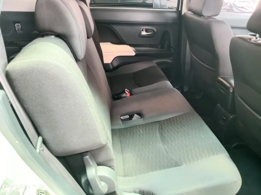 Foto Mobil Bekas Kabin Belakang Toyota Rush 1.5 S tahun 2020